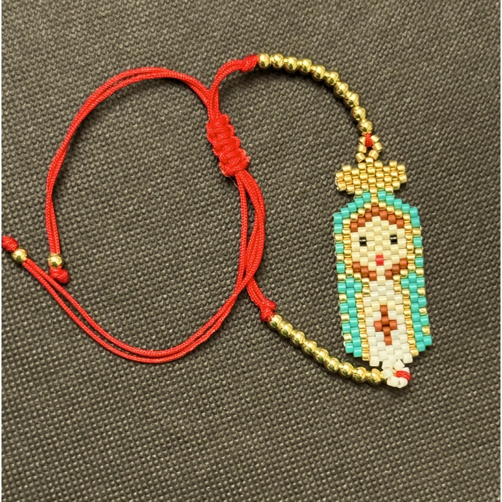 Blessed Mother micro-bead pull bracelet.  🙏🏼 NWT